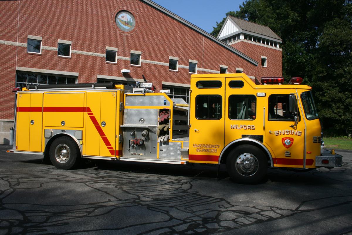 Engine 2 – 2003 E-One Typhoon 1750 GPM Pump with a 500 Gallon Water Tank